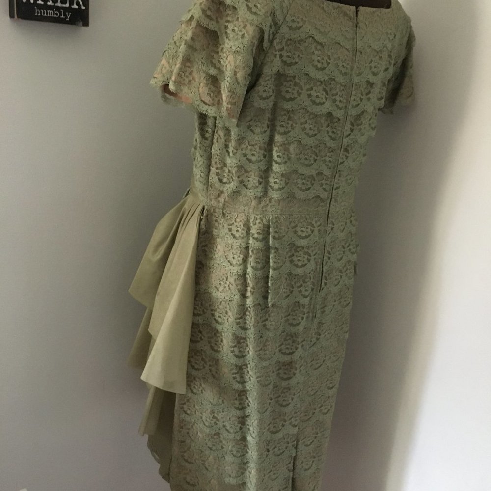 VINTAGE LARGE GREEN LACE AND SASH DRESS - Picture 2 of 6